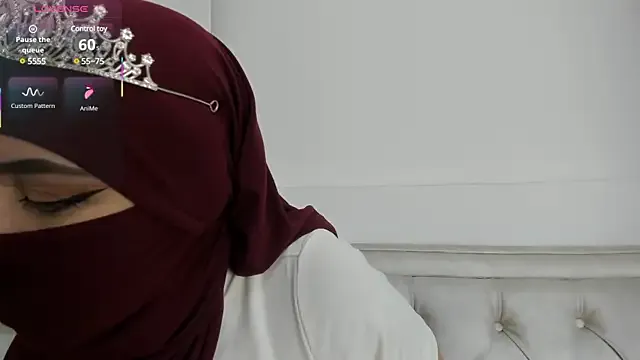 suzannetoye – webcam model profile photo Image 6