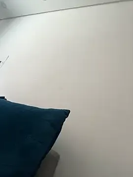 karensimilton – webcam model profile photo Image 2