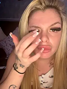 roouse – webcam model profile photo Image 10