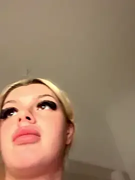 roouse – webcam model profile photo Image 13