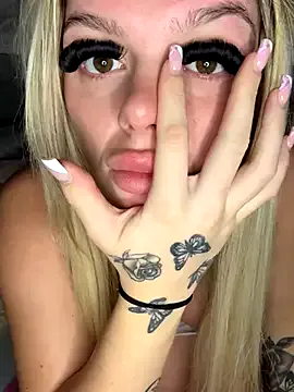 roouse – webcam model profile photo Image 3