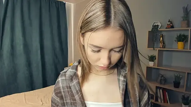 zeldaes – webcam model profile photo Image 2