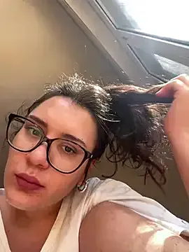 roouse – webcam model profile photo Image 2