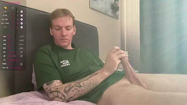 AlisaMoss – webcam model profile photo Image 2