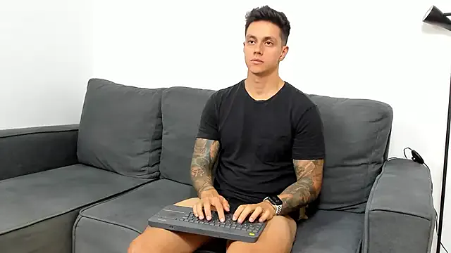 GmGit – webcam model profile photo Image 18