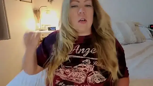 SallyDinosaur chat room preview Image 11