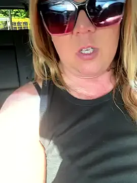 SallyDinosaur chat room preview Image 12