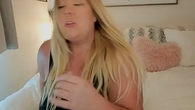 SallyDinosaur chat room preview Image 17