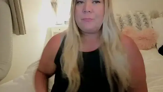 SallyDinosaur chat room preview Image 19