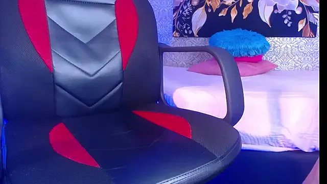 SallyDinosaur chat room preview Image 17