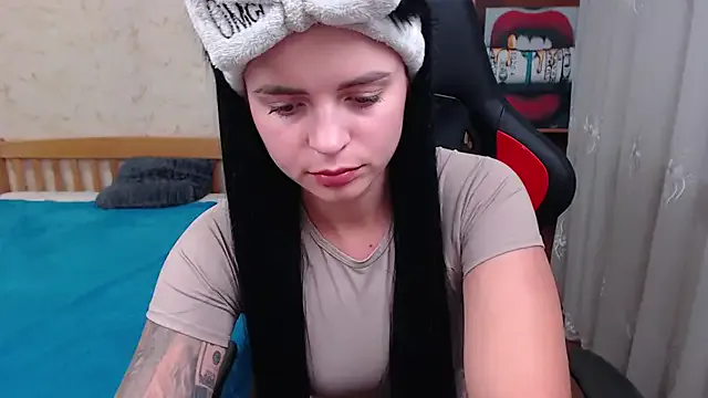 SallyDinosaur chat room preview Image 5