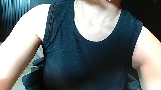 Sexy_anaamika chat room preview Image 10