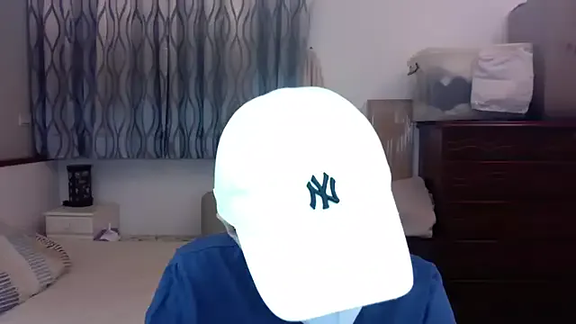 flora_ri – webcam model profile photo Image 3