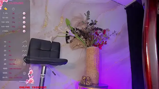 RoxyScarlett chat room preview Image 16