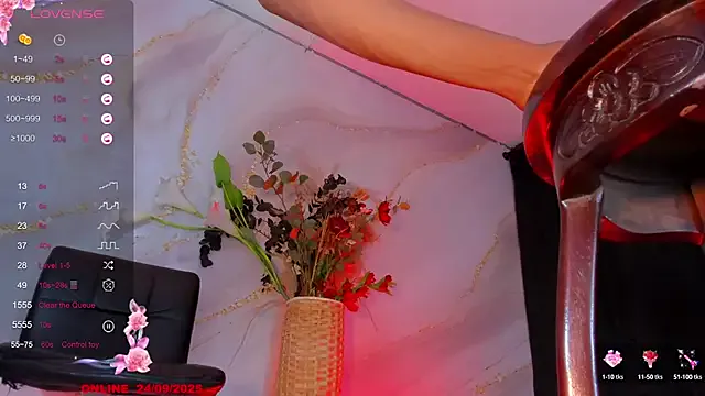 RoxyScarlett chat room preview Image 17