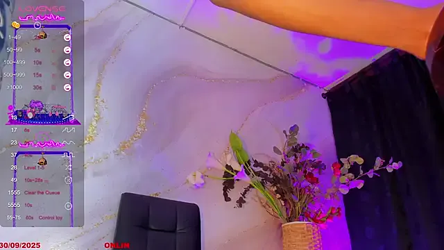 RoxyScarlett chat room preview Image 19