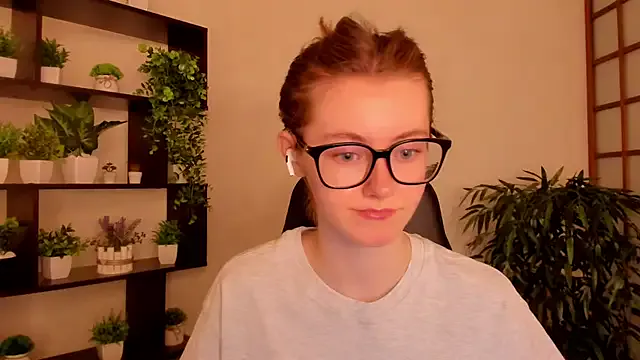 Take1668 – webcam model profile photo Image 2