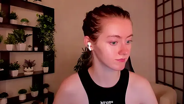 Take1668 – webcam model profile photo Image 3