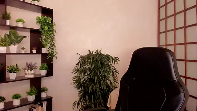 Take1668 – webcam model profile photo Image 4