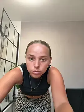 WitchAnnie – webcam model profile photo Image 3