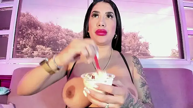 tashinadoncaster – webcam model profile photo Image 4