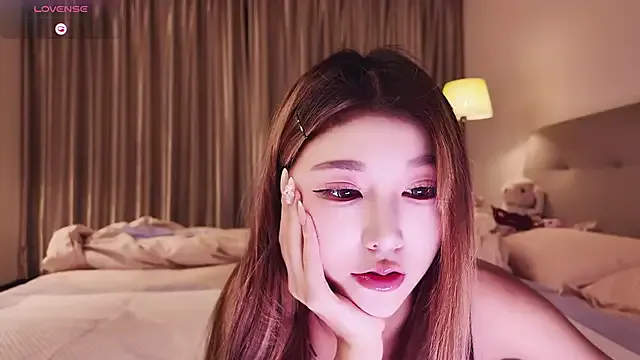 MaeAnna – webcam model profile photo Image 12