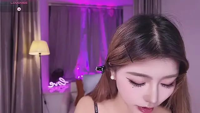 MaeAnna – webcam model profile photo Image 14