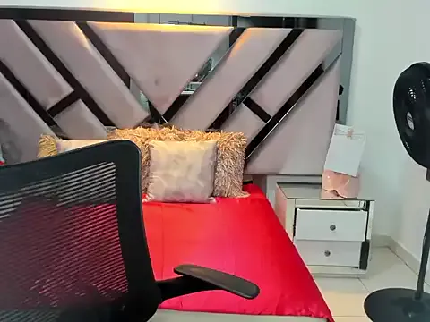 skinny_candy18 – webcam model profile photo Image 15