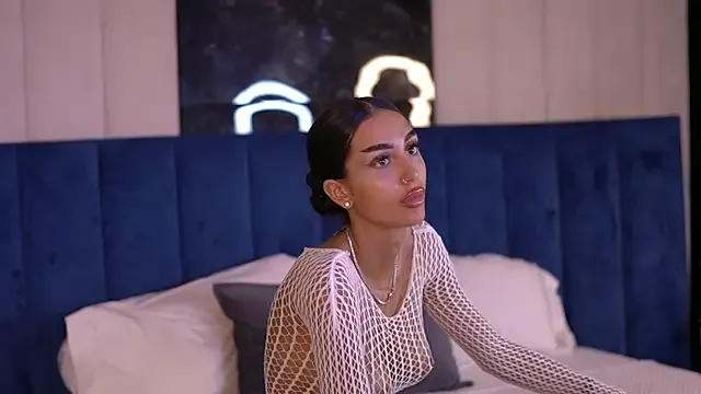 Charlotte_18 – webcam model profile photo Image 4