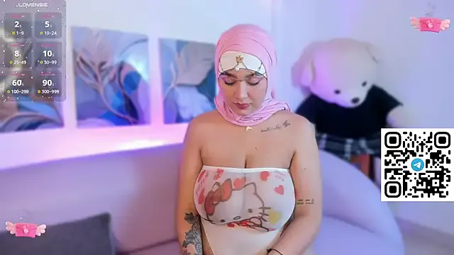 reavoran – webcam model profile photo Image 6