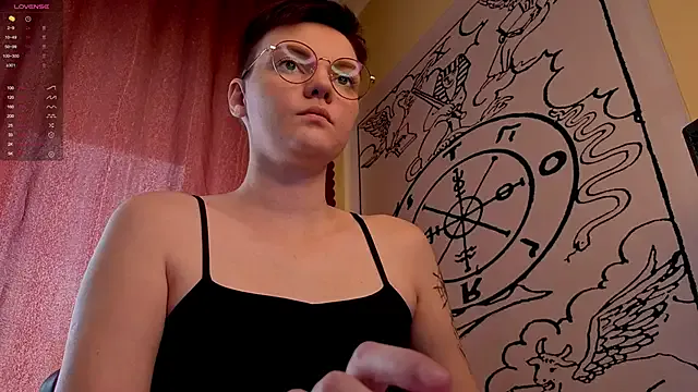 LylaKarl – webcam model profile photo Image 5