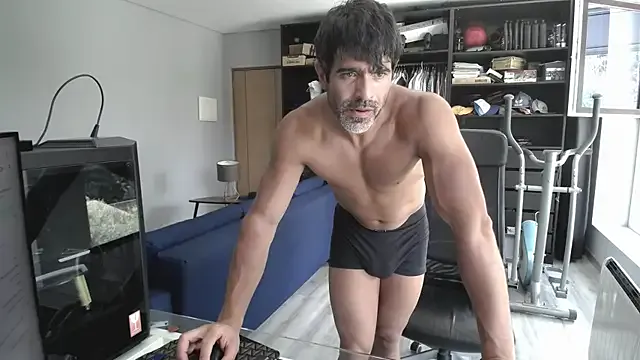 DomManlyGuy – webcam model profile photo Image 4