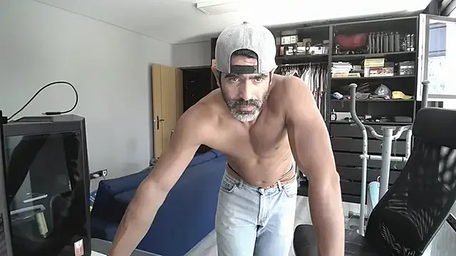 DomManlyGuy – webcam model profile photo Image 7