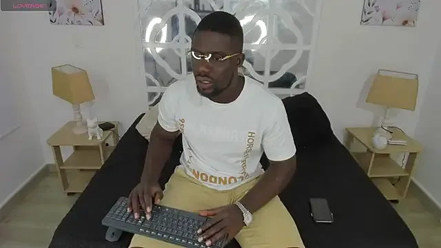 kaliana_ggh – webcam model profile photo Image 3