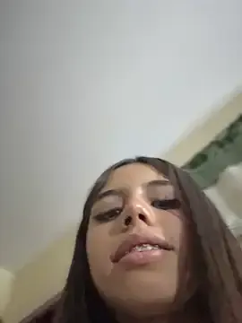 Laura-Khalifa Image 12