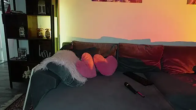 Loverhot12 – webcam model profile photo Image 2