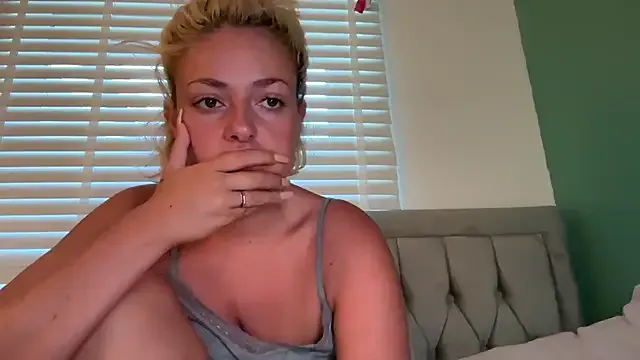 V-Hot-Sweti – webcam model profile photo Image 5