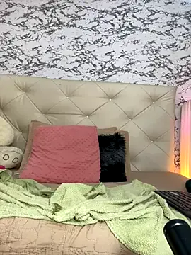 DANYIA – webcam model profile photo Image 6