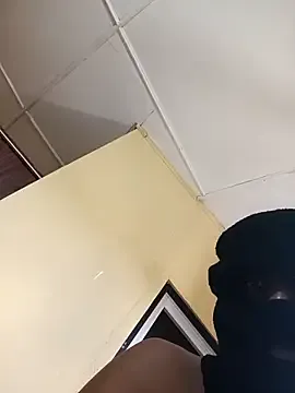 alexandjohntv – webcam model profile photo Image 3