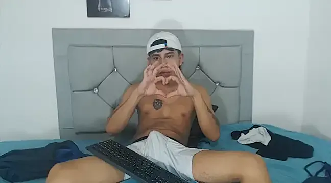 Take1668 – webcam model profile photo Image 3