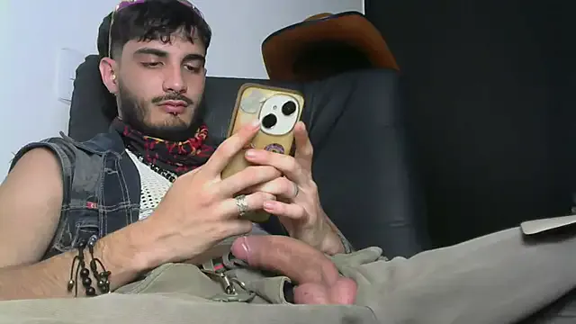 Aisha_Emerald chat room preview Image 4