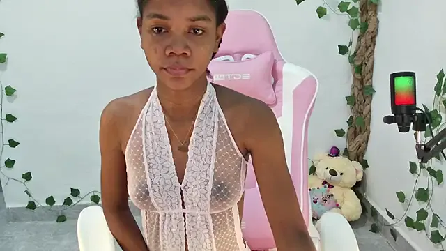 6-naa-96-taa-9 – webcam model profile photo Image 2