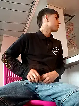 Lukas_strong Image 3
