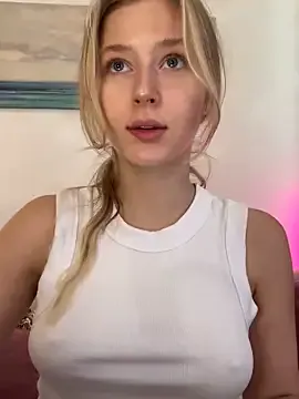 tilliecristello – webcam model profile photo Image 5