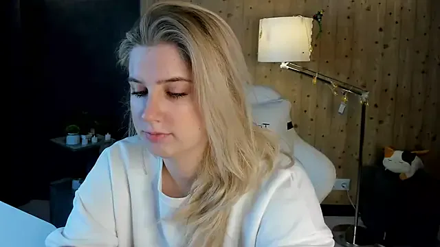 Take1668 – webcam model profile photo Image 3