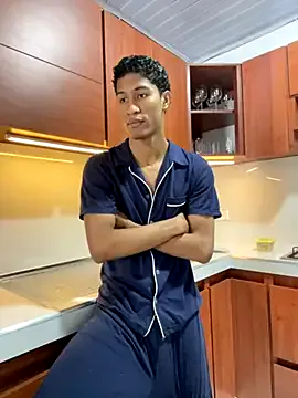 DomManlyGuy – webcam model profile photo Image 13
