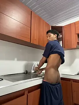 DomManlyGuy – webcam model profile photo Image 9