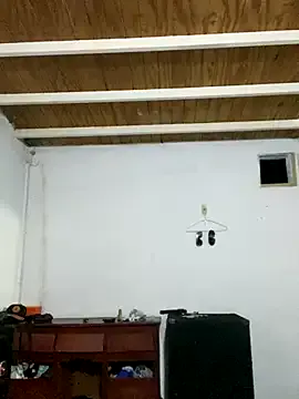 LenaReyXo – webcam model profile photo Image 3