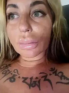 alana15 – webcam model profile photo Image 3