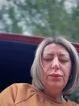 roouse – webcam model profile photo Image 16